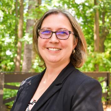 a profile photograph of Paula Arnett